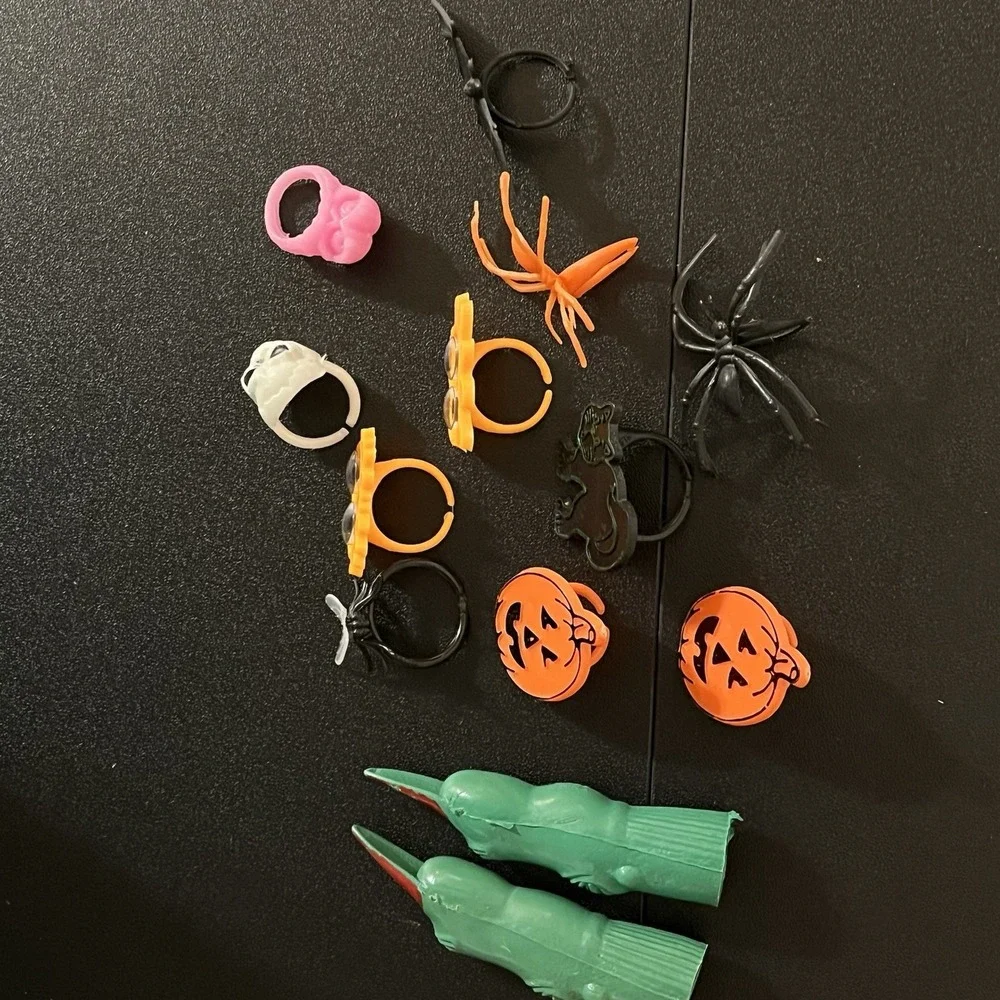 Vintage Halloween Ring Lot Plastic Jack O Lantern Black Cat Skull Witch Fingers